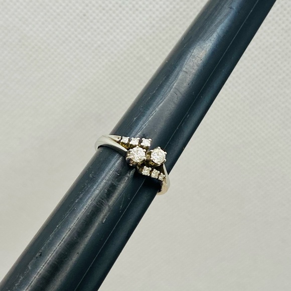 EUC Vintage 18k White Gold .28 ct tw Diamond Ring - Picture 14 of 17